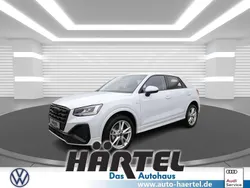 Mythosschwarz (black), metallic Neu 2025 Audi Q2 S-Line SUV | 33.900 € (Superpreis)