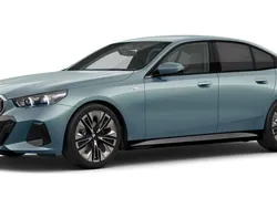 Grün Gebraucht 2024 BMW 520 Comfort Edition Limousine | 56.949 € (Fairer Preis)