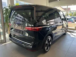 Schwarz Gebraucht 2024 VW T7 Van | 53.900 € (Fairer Preis)