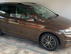 Braun Gebraucht 2017 VW Touran R Van / Kleinbus | 18.200 € (Teuer)