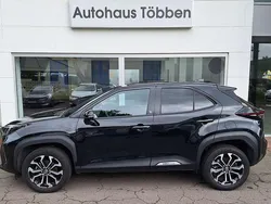 Mysticschwarz Gebraucht 2023 Toyota Yaris Cross Team SUV | 23.990 € (Fairer Preis)
