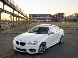 Weiß Gebraucht 2014 BMW M235 Comfort Edition Coupé | 23.500 € (Etwas zu teuer)