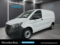 Weiß Gebraucht 2023 Mercedes Vito Van / Kleinbus | 26.168 € (Fairer Preis)