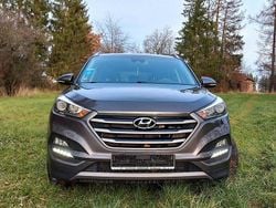 Grau Gebraucht 2015 Hyundai Tucson Intro Edition SUV | 13.500 € (Etwas zu teuer)