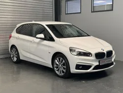 Weiß Gebraucht 2017 BMW 220 Active Tourer Sport Line Van / Kleinbus | 17.390 € (Guter Preis)