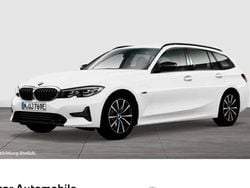 Weiß Gebraucht 2022 BMW 330e Shadowline Kombi | 30.900 € (Superpreis)