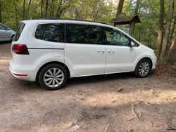 Weiß Gebraucht 2017 VW Sharan Comfortline Van / Kleinbus | 18.100 € (Guter Preis)