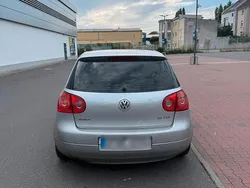 Silber Gebraucht 2004 VW Golf V Kleinwagen | 2.500 € (Fairer Preis)