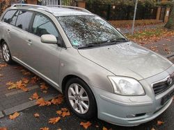 Grün Gebraucht 2003 Toyota Avensis Executive Kombi | 2.450 € (Fairer Preis)