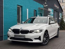 Weiß Gebraucht 2020 BMW 320 Sport Line Kombi | 16.490 € (Guter Preis)