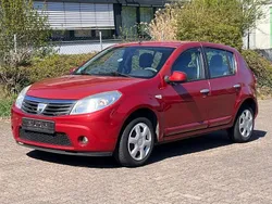 Orange Gebraucht 2009 Dacia Sandero Lauréate Kleinwagen | 1.999 € (Etwas zu teuer)