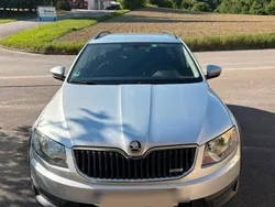 Grau Gebraucht 2017 Skoda Octavia Scout Scout 4x4 Kombi | 10.000 € (Fairer Preis)