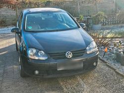 Schwarz Gebraucht 2004 VW Golf V Kleinwagen | 2.050 € (Etwas zu teuer)