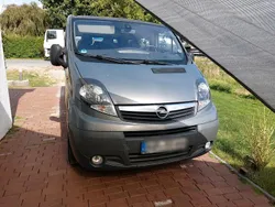 Grau Gebraucht 2011 Opel Vivaro Van | 11.000 €
