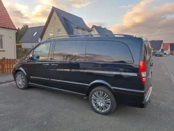 Schwarz Gebraucht 2011 Mercedes Viano Edition Van / Kleinbus | 24.400 € (Teuer)