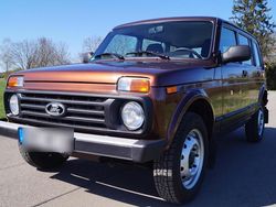 Braun Gebraucht 2018 Lada niva SUV | 14.500 € (Teuer)