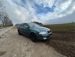 Grün Gebraucht 2004 Skoda Octavia Limousine | 2.199 € (Fairer Preis)