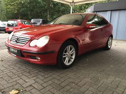 Rot Gebraucht 2004 Mercedes C220 Coupé | 2.980 € (Fairer Preis)