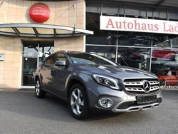 Grau Gebraucht 2017 Mercedes GLA200 Urban SUV | 20.990 € (Etwas zu teuer)
