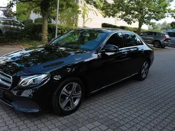 Obsidianschwarz Gebraucht 2018 Mercedes E220 Avantgarde Limousine | 26.900 € (Superpreis)