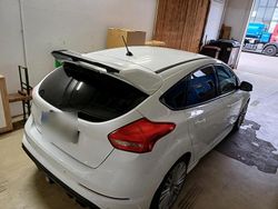 Weiß Gebraucht 2017 Ford Focus RS Limousine | 28.500 €