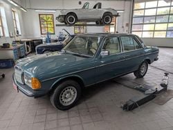 Grün Gebraucht 1983 Mercedes E230 Limousine | 9.500 €