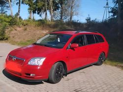 Rot Gebraucht 2003 Toyota Avensis Kombi | 2.000 € (Fairer Preis)
