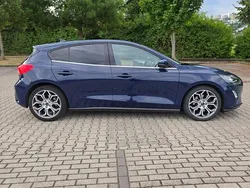 Blau Gebraucht 2020 Ford Focus Limousine | 15.900 € (Fairer Preis)