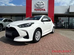 Schneeweiß Gebraucht 2022 Toyota Yaris Comfort Kleinwagen | 15.450 € (Fairer Preis)