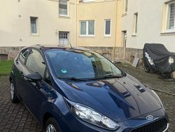 Blau Gebraucht 2016 Ford Fiesta Ambiente Kleinwagen | 3.700 €