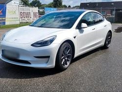Weiß Gebraucht 2021 Tesla Model 3 Standard Range Plus Limousine | 19.900 € (Guter Preis)