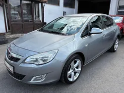 Silber Gebraucht 2011 Opel Astra Design Edition Limousine | 2.490 € (Guter Preis)