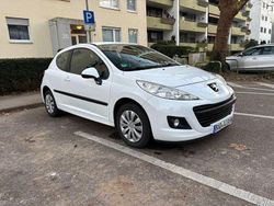 Weiß Gebraucht 2009 Peugeot 207 Tendance Limousine | 3.700 € (Etwas zu teuer)