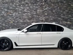 Weiß Gebraucht 2017 BMW 750 M Performance Limousine | 44.900 €