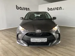 Grau Gebraucht 2022 Toyota Yaris Comfort Limousine | 13.990 € (Fairer Preis)