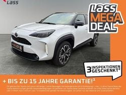 Platinum weiß metallic / schwarz Gebraucht 2024 Toyota Yaris Hybrid Advance | 30.480 € (Etwas zu teuer)
