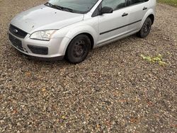 Silber Gebraucht 2004 Ford Focus Ambiente Kleinwagen | 600 € (Superpreis)