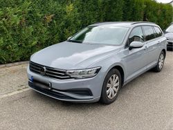 Grau Gebraucht 2022 VW Passat Kombi | 25.199 € (Guter Preis)