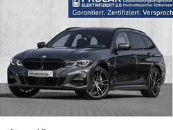 Grau Gebraucht 2022 BMW 330e M Sport Kombi | 31.790 € (Fairer Preis)