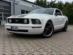 Weiß Gebraucht 2008 Ford Mustang Coupé | 11.500 €