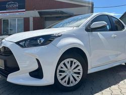 Weiß Gebraucht 2024 Toyota Yaris Hybrid Business Edition Limousine | 17.599 €