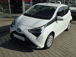 Pianoseweiß Gebraucht 2021 Toyota Aygo X-play Kleinwagen | 10.990 € (Fairer Preis)