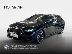 Saphirschwarz metallic Gebraucht 2024 BMW 520 Comfort Edition Kombi | 56.901 € (Teuer)