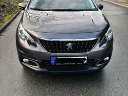 Grau Gebraucht 2019 Peugeot 2008 SUV | 6.450 € (Superpreis)