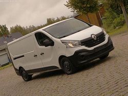 Weiß Gebraucht 2017 Renault Trafic Komfort Van / Kleinbus | 9.799 € (Fairer Preis)