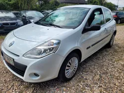 Weiß Gebraucht 2009 Renault Clio III Expression Kleinwagen | 2.370 € (Fairer Preis)