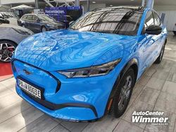 Farbe: blau Gebraucht 2022 Ford Mustang Mach-E SUV | 57.890 €
