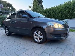 Grau Gebraucht 2011 Skoda Fabia Family Kleinwagen | 3.950 € (Etwas zu teuer)