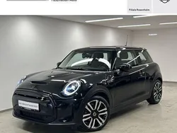 Schwarz Gebraucht 2022 Mini Cooper SE Hatch Kleinwagen | 17.750 € (Fairer Preis)