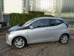 Silber Gebraucht 2017 Toyota Aygo X-play Kleinwagen | 10.995 € (Fairer Preis)